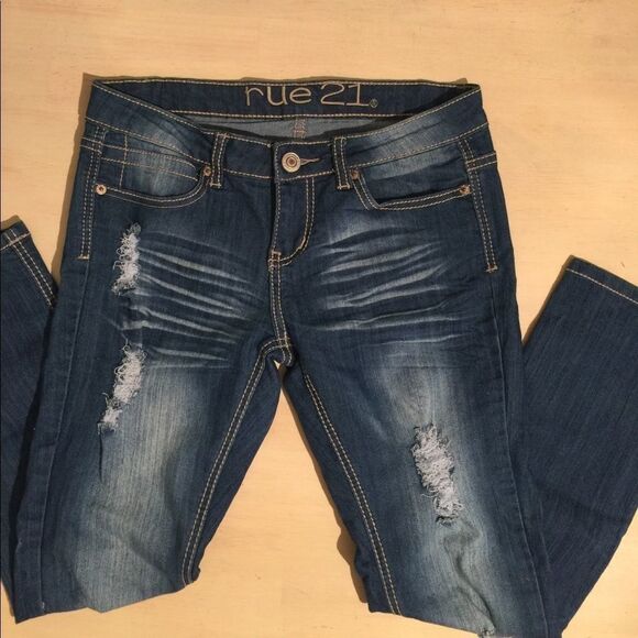 Rue 21 Skinny Distressed Embroider Jeans Size 3/4 - Picture 2 of 4